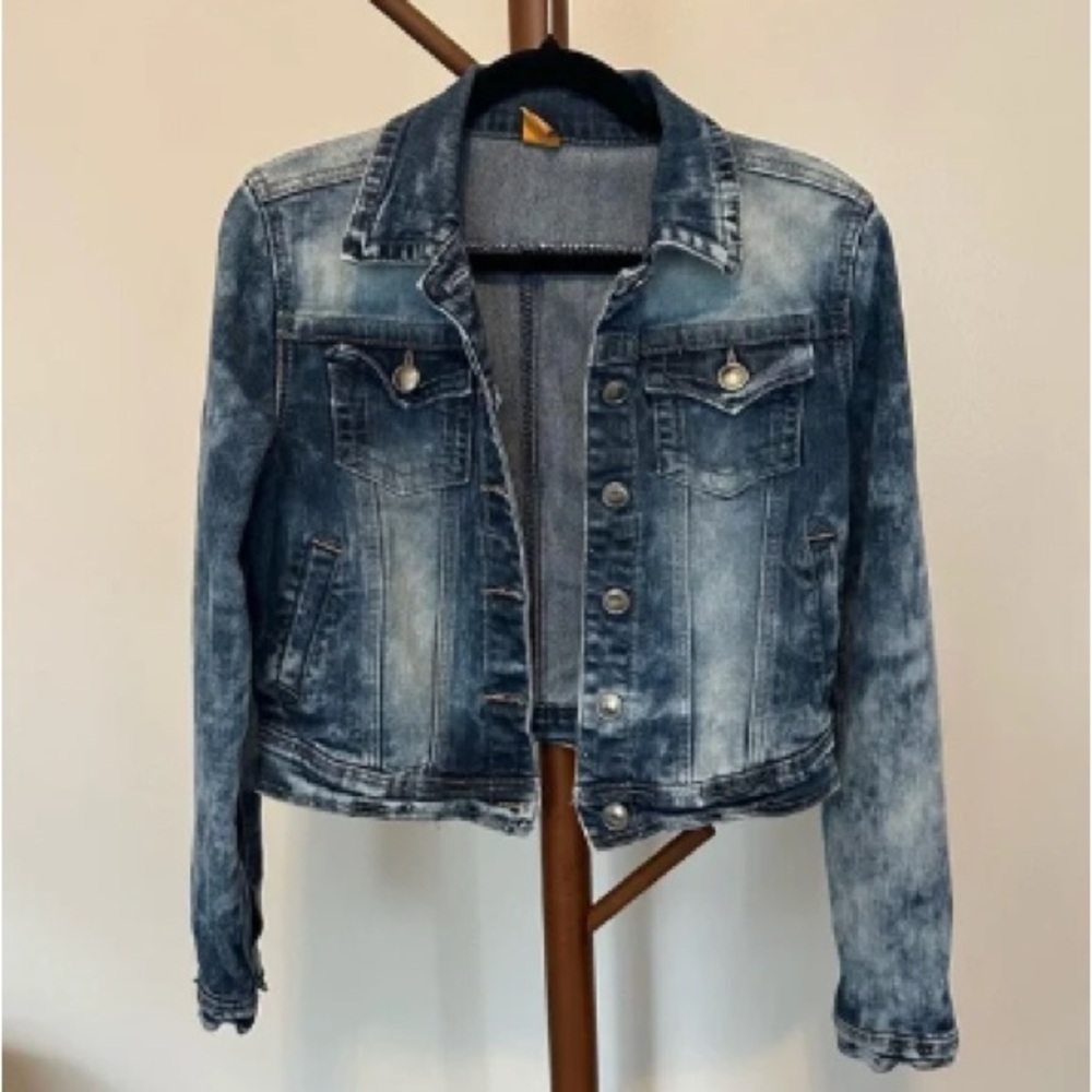 Stylish Faded Blue Women's Jean Jacket